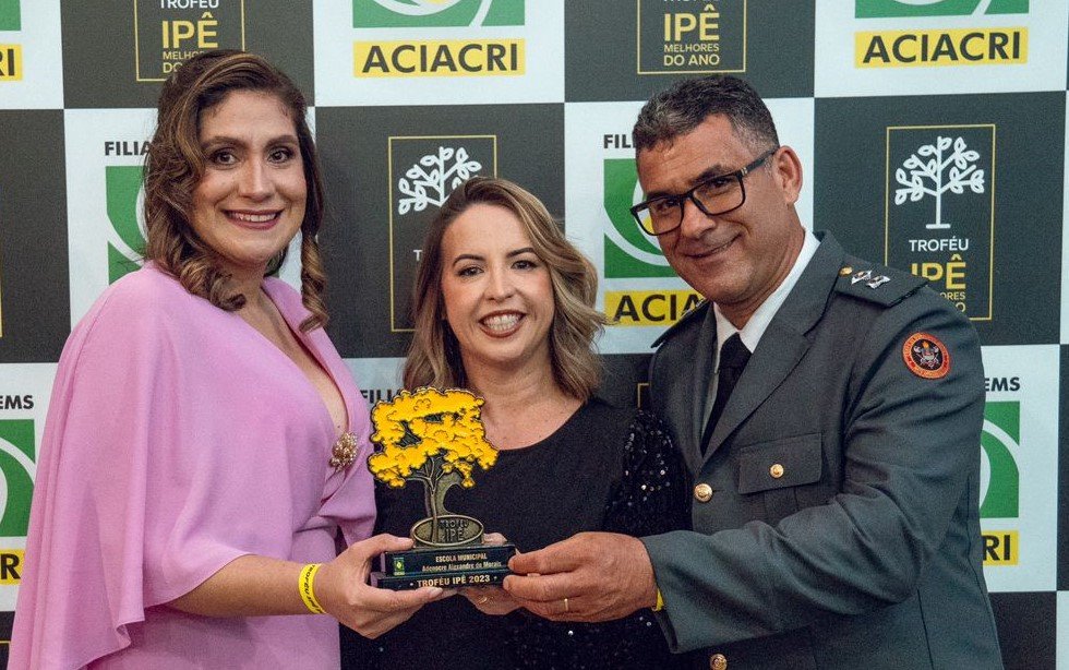Escola cívico militar de Costa Rica é premiada com troféu Ypê
