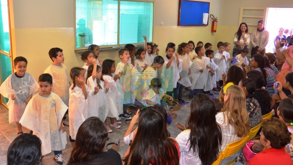 Escolas Municipais Adenocre e Belonizia e o CEI Davina Corrêa de Oliveira recebem reforma
